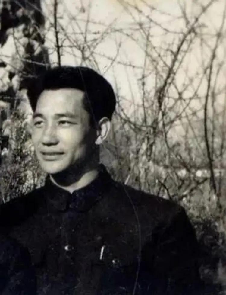 张莹（1924年7月13日-1969年6月3日），本名张松岩，出生于辽宁省开原市