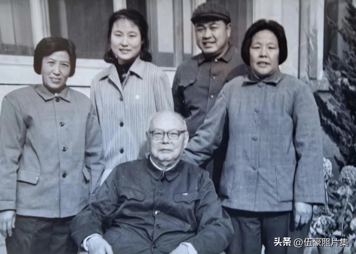 1978年至1979年间，叶剑英元帅多次选择到烟台的海滨进行疗养。烟台宜人的气候