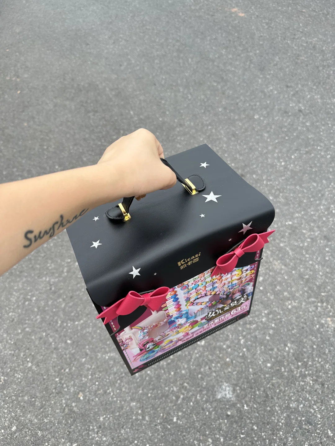 实在没忍住！路边直接拆箱了🤣