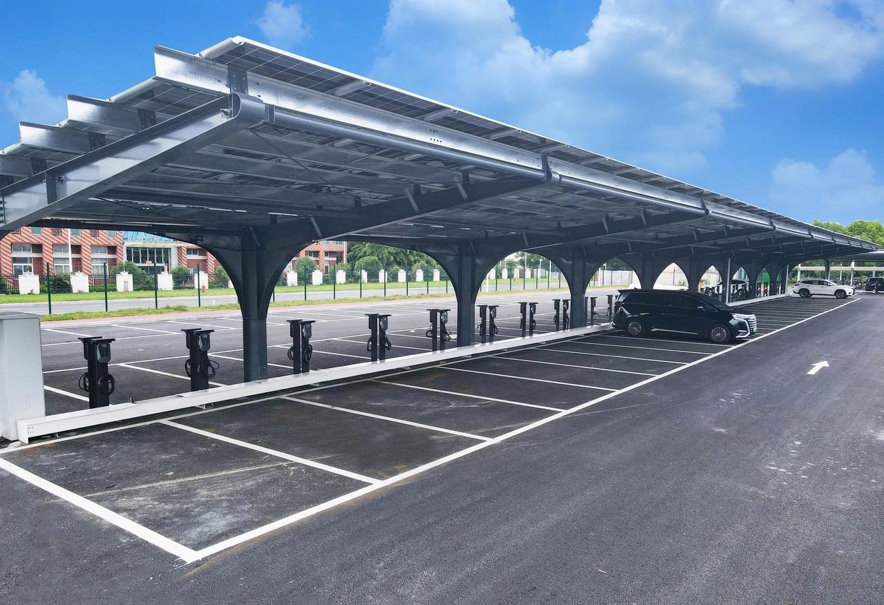 重磅利好！到2027年，2800万个充电桩让电动车出行无忧。近日，国家发改委、国