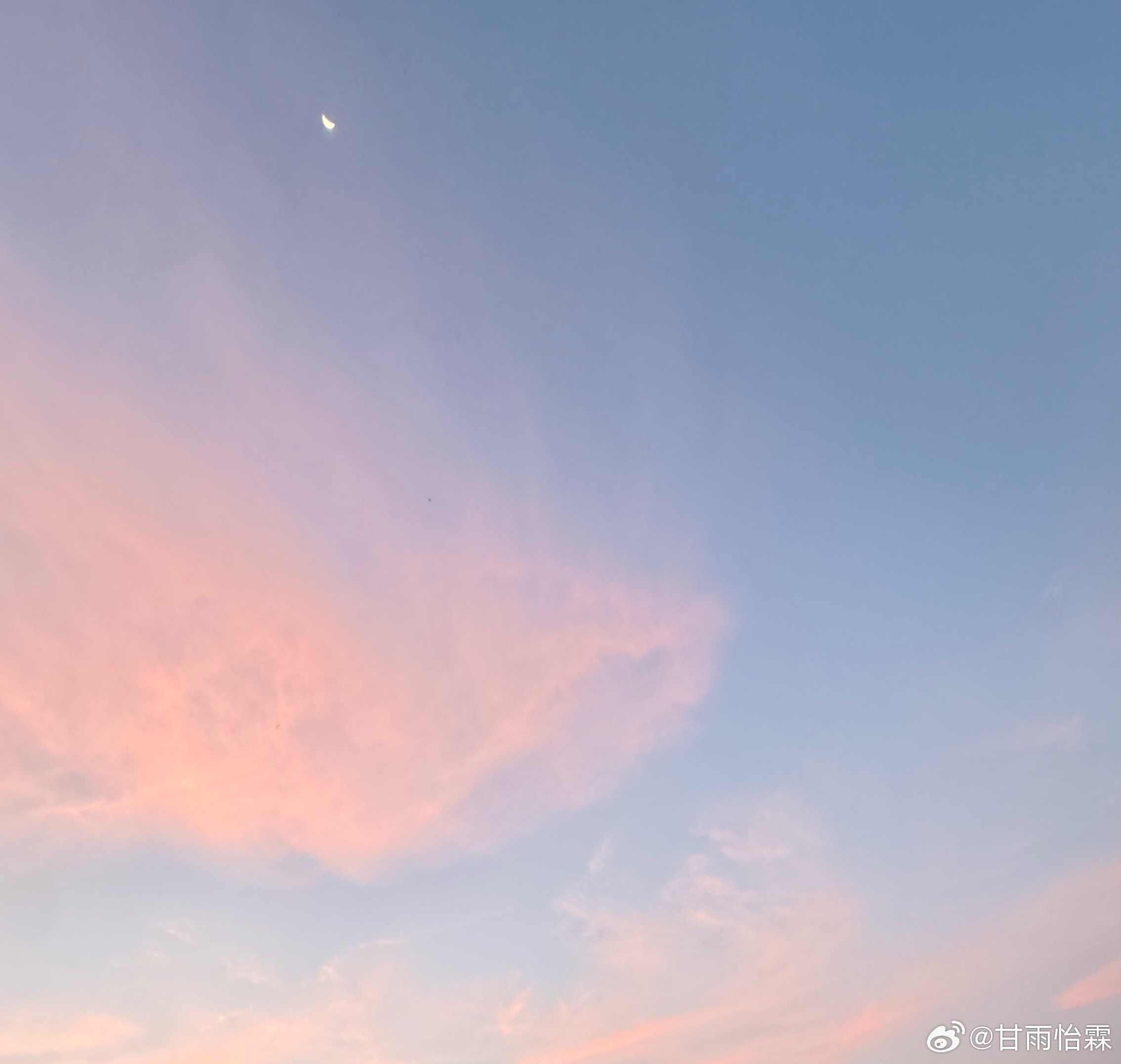 朝霞和月牙 