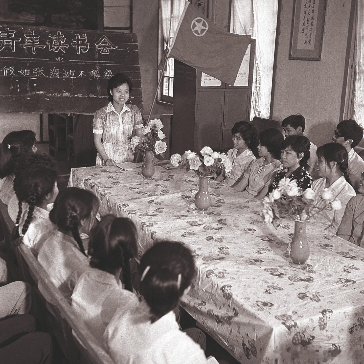 1985年，北京，某单位举办青年读书演讲活动。摄影 黄一鸣1985, Beiji