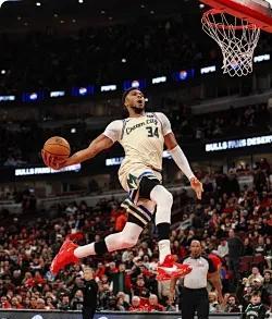 东部第十一球队的球员，正在统治全明星投票。
全明星票选，本质是一场大型魔幻现实主