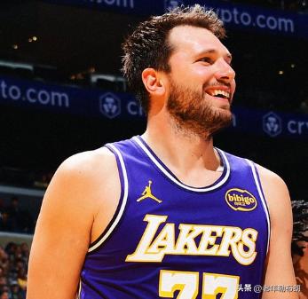 东契奇成为队史仅有的四位连续12场以上砍下30+的球员

3月28日消息，NBA