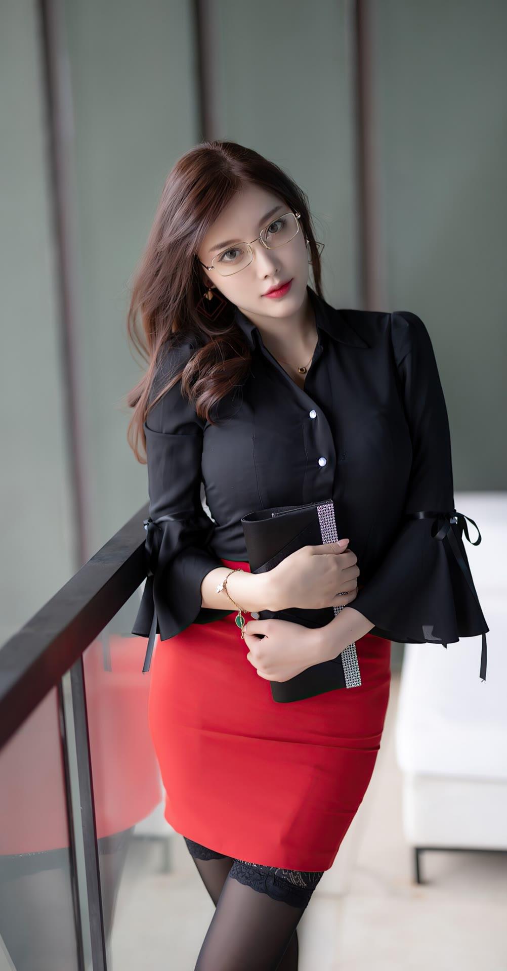 海风吹动着思绪，晚霞映照着心扉。每一次的海浪，都是心的诉说。美女人像群 高清美女