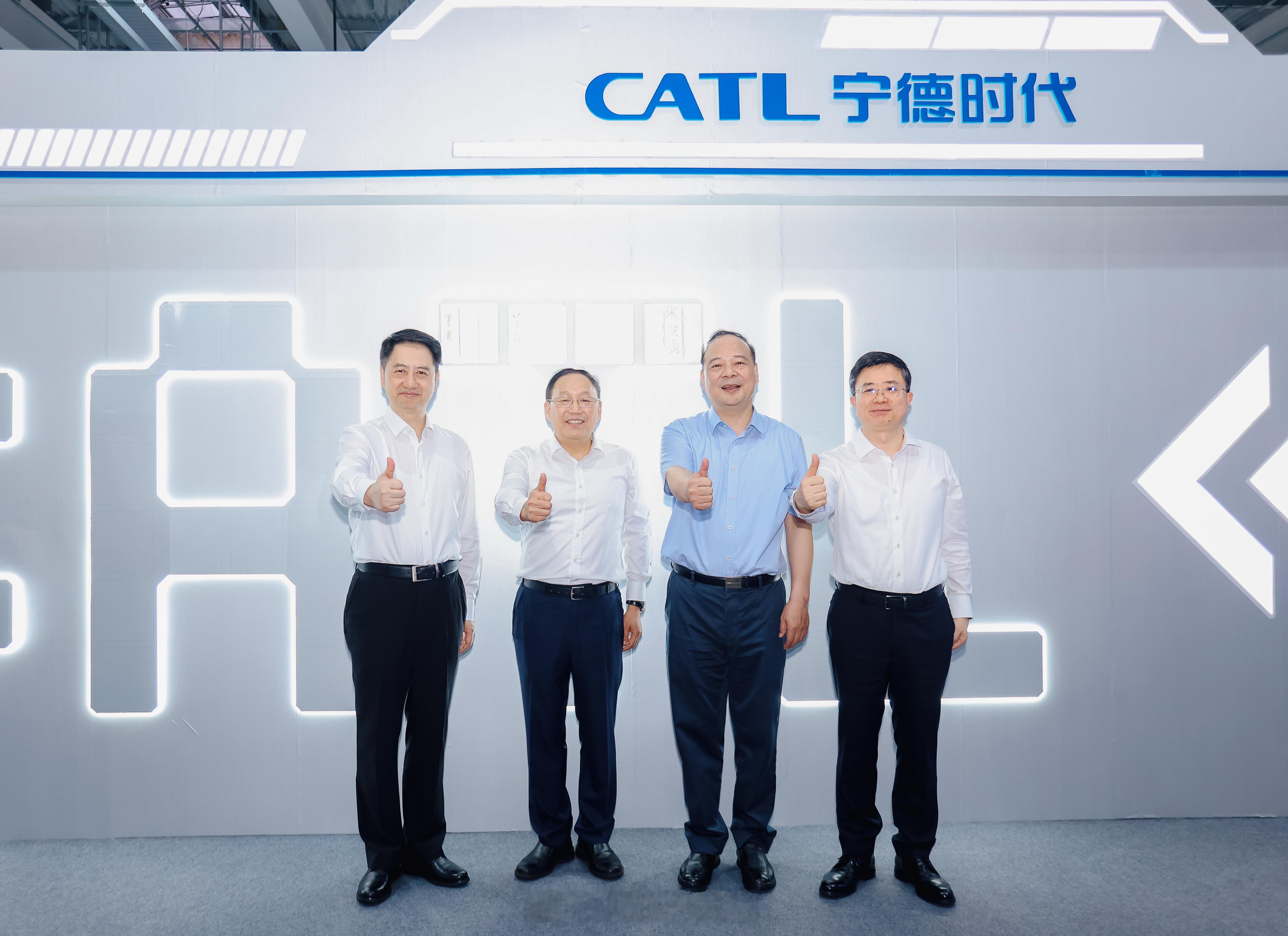【问界X宁德时代组超级CP，产线融合开启保供新时代】6月30日，宁德时代的CTP