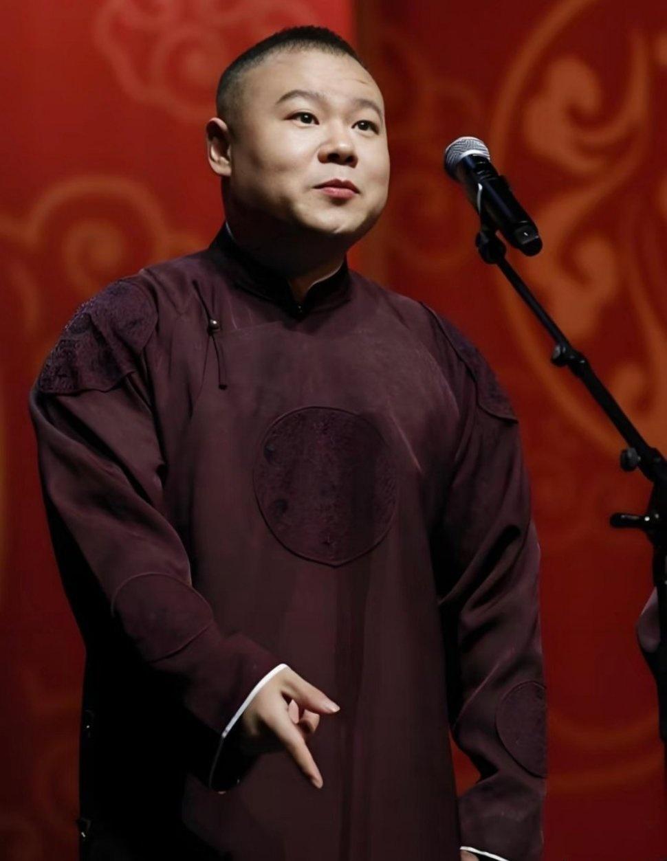 这实际上还远远不能算减肥成功，吃两顿火锅儿就反弹回去了……我实在无法想象他瘦下来