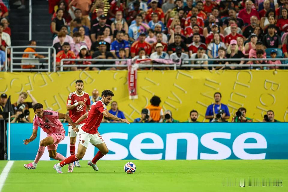 海信作为FIFA世俱杯首个官方VAR显示合作伙伴，再次印证了中国品牌在全球显示技