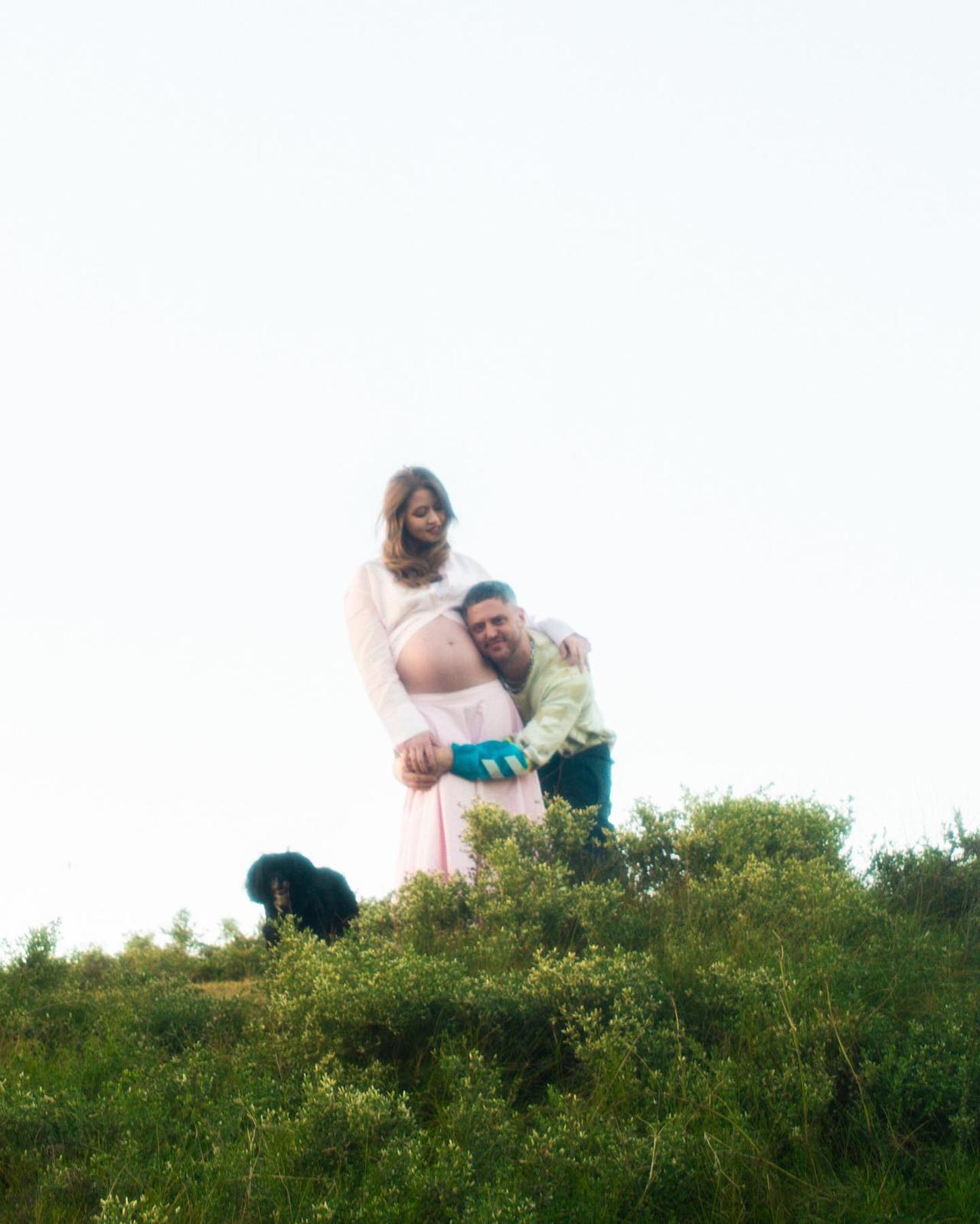 曾经参加过《全美超模大赛》第十二季及第十七季，并两次获得亚军的人气选手“A妹”A