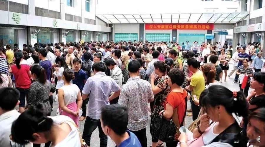 医患紧张关系屡次三番发生问题，证明医疗方面肯定存在一定问题，个别地方为了业绩的确
