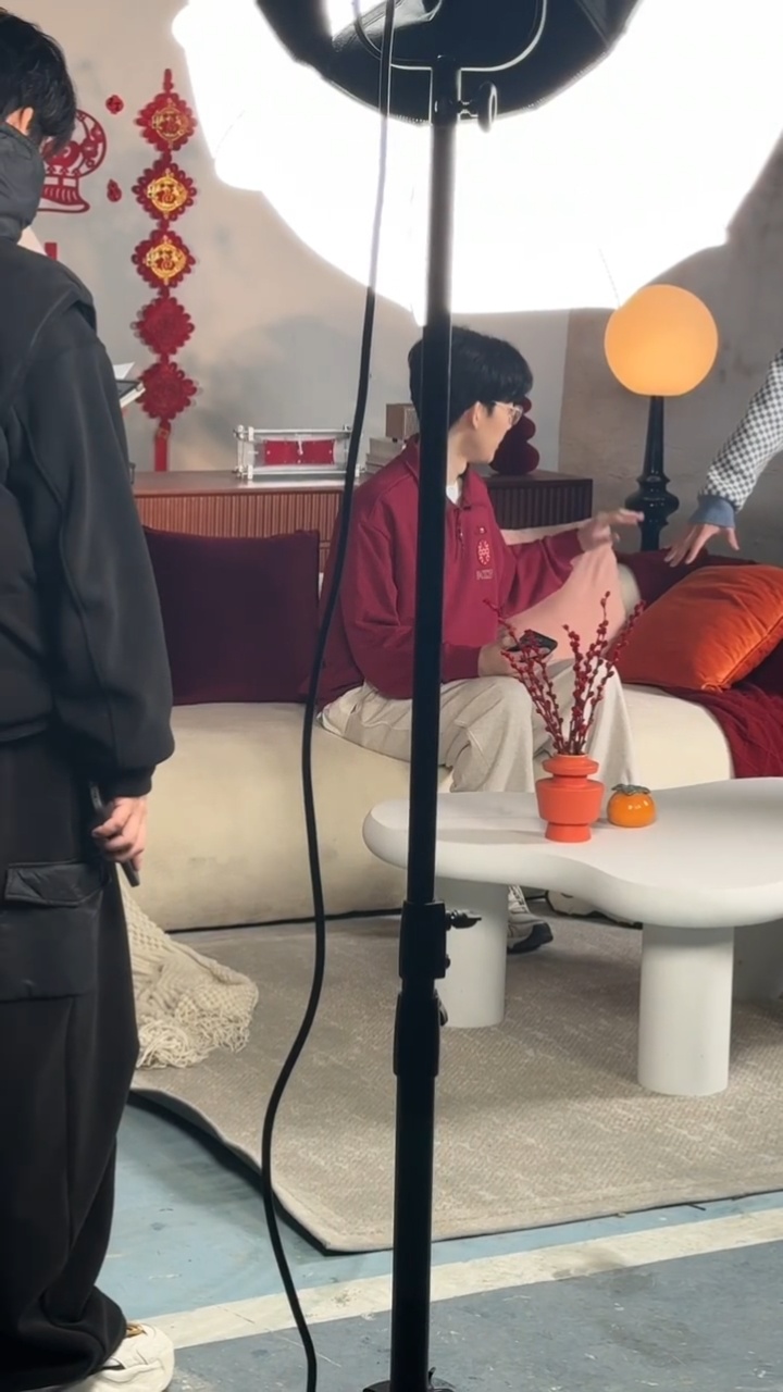 在🍠发的是消音但加BGM的版本，配的《爱在西元前》（记下来）AL你我皆传奇