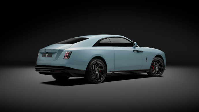 Rolls-Royce Black Badge Spectre这是劳斯莱斯史上动