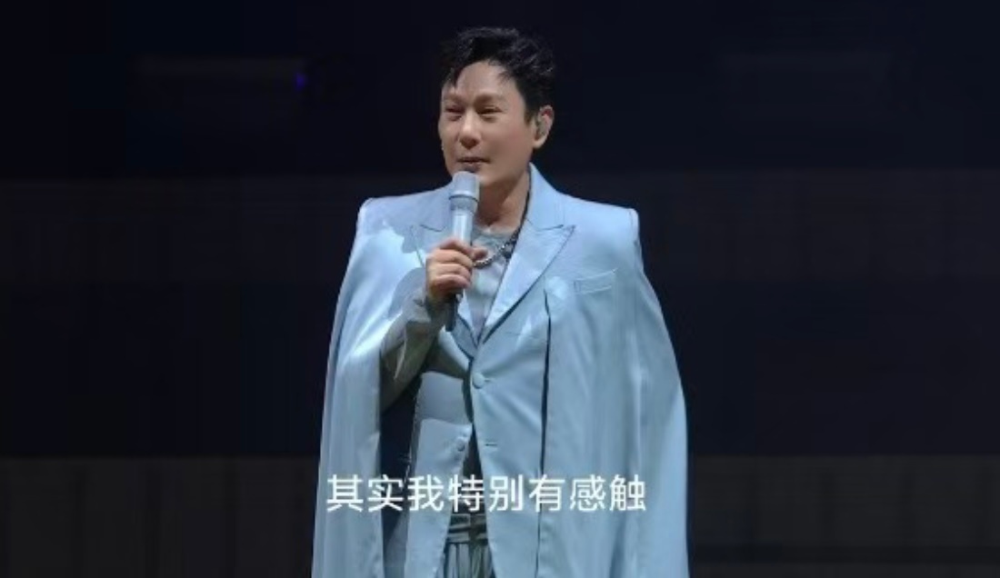 #张信哲感谢出道时前辈不保留的支持# 哲哥不仅在呼吁大家多多支持华语乐坛，他也在