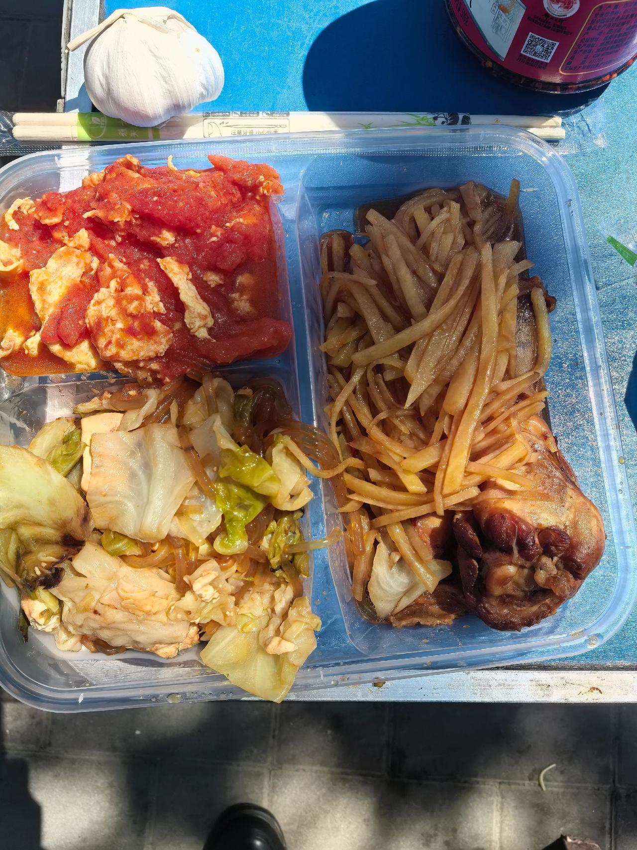 吃一个路边摊，体验下生活。快餐盒饭 纪录美好生活