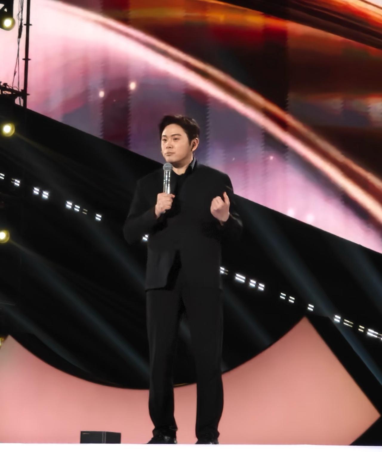 追觅创始人俞浩表示，希望三年完成一万亿的小目标

追觅25年营收才300亿，私募