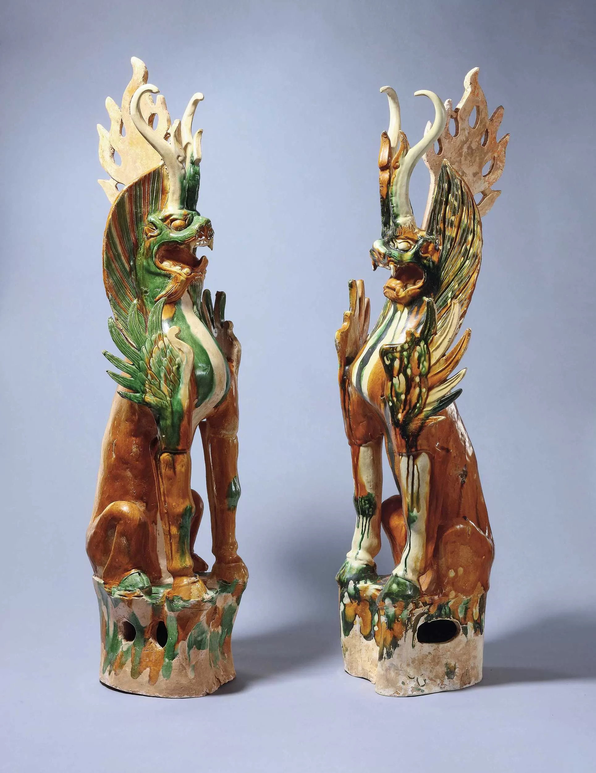 保利香港2026春拍上拍 香港徐氏艺术馆旧藏的 一对精彩的唐三彩镇墓兽 