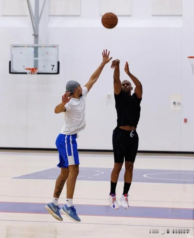 下面是一条关于NBA老将克里斯-保罗的新消息！今天保罗特意更新社媒晒出了自己近期