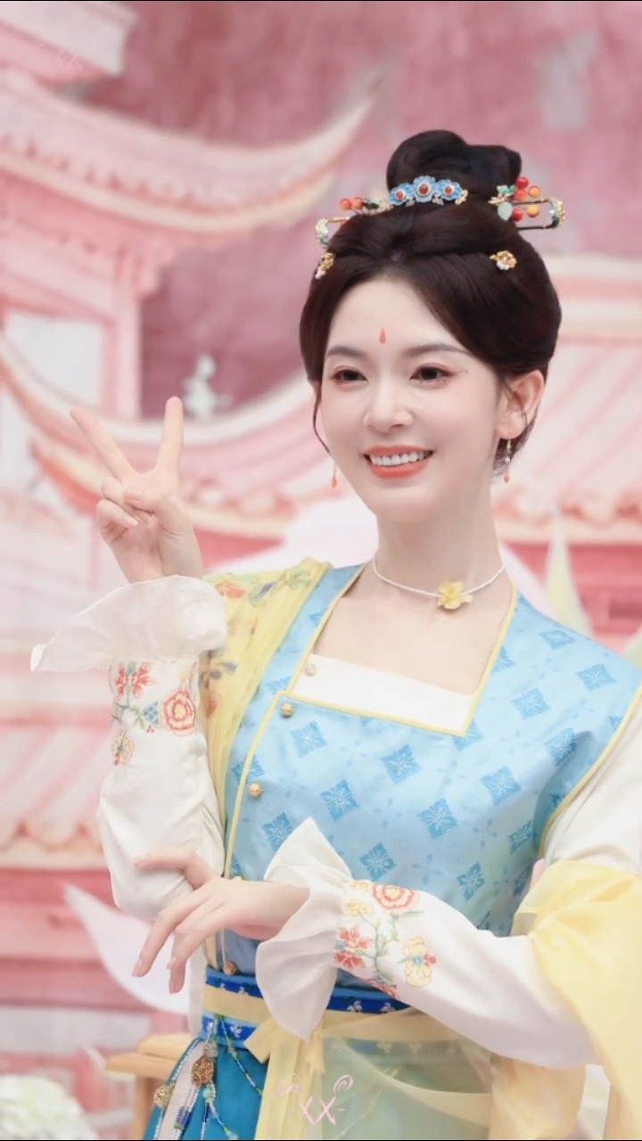 谁能拒绝如此萌物面对到场应援的粉丝大方饭撒祝拍摄进程一切顺利，坐等新角色上线。陈