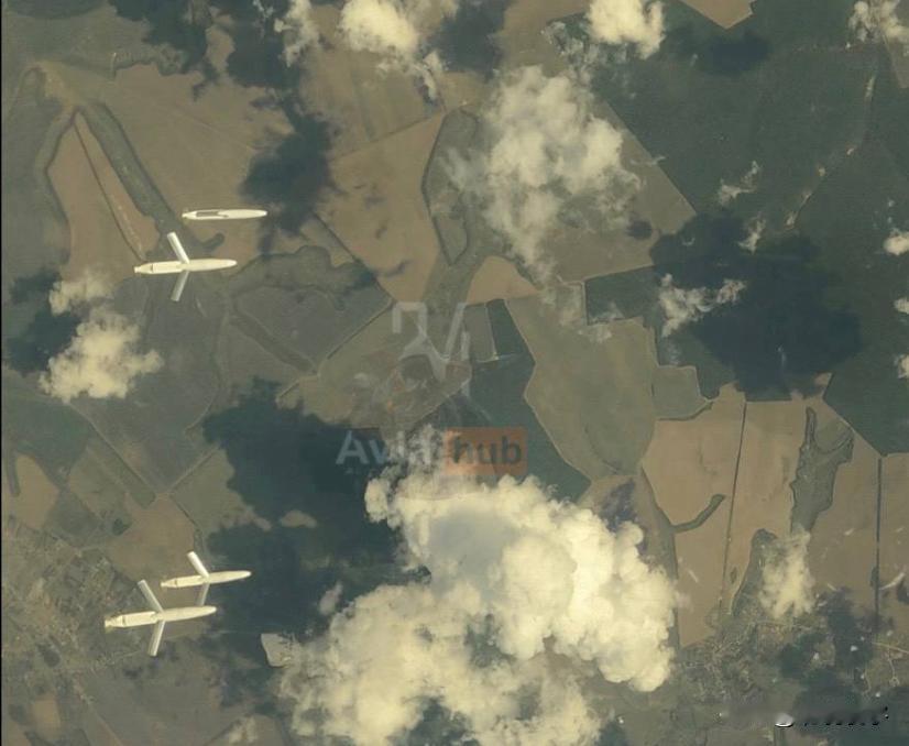 俄军苏-34轰炸机首次公开投放通用跨种类滑翔弹药，UMPB D-30SN小直径制