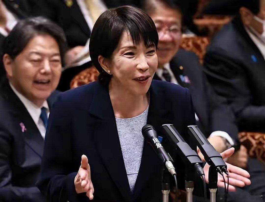 英国前首相力挺高市早苗，不到24小时，现首相斯塔默传出访华消息四面楚歌的高市早苗