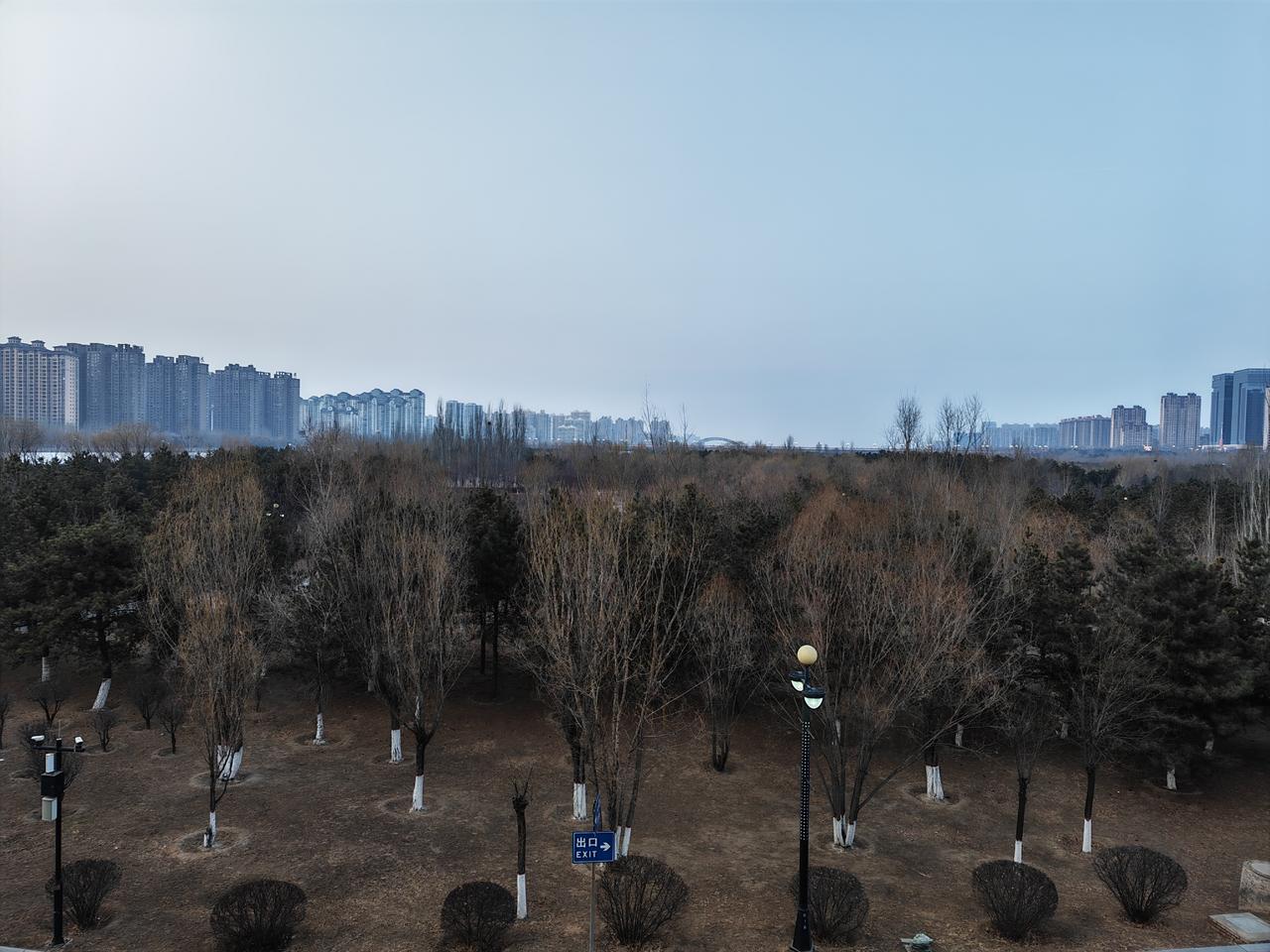 下班了，漫步回家，锻炼身体。