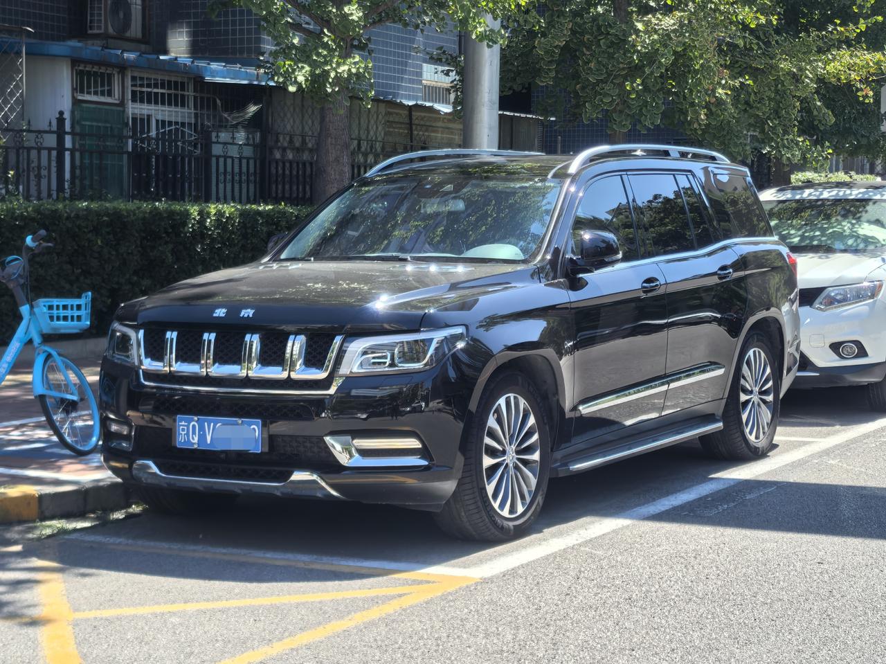 两台跌破发行价的SUV
又喜欢
又不敢买
都是正儿八经的豪华SUV
豪华车 su