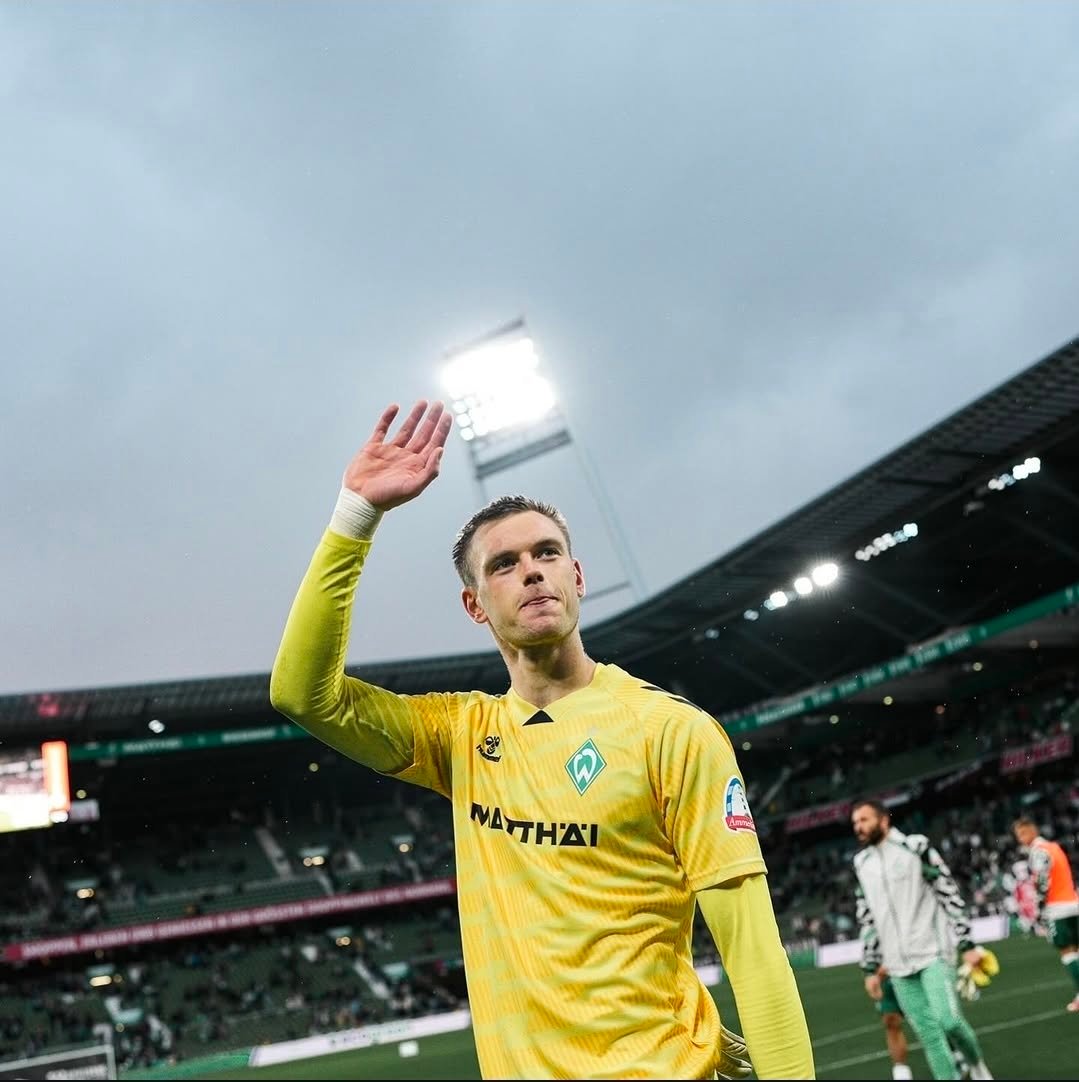 🚨租借动态：阿森纳租借球员卡尔·海因因手部严重受伤需要手术，已返回伦敦，他在云