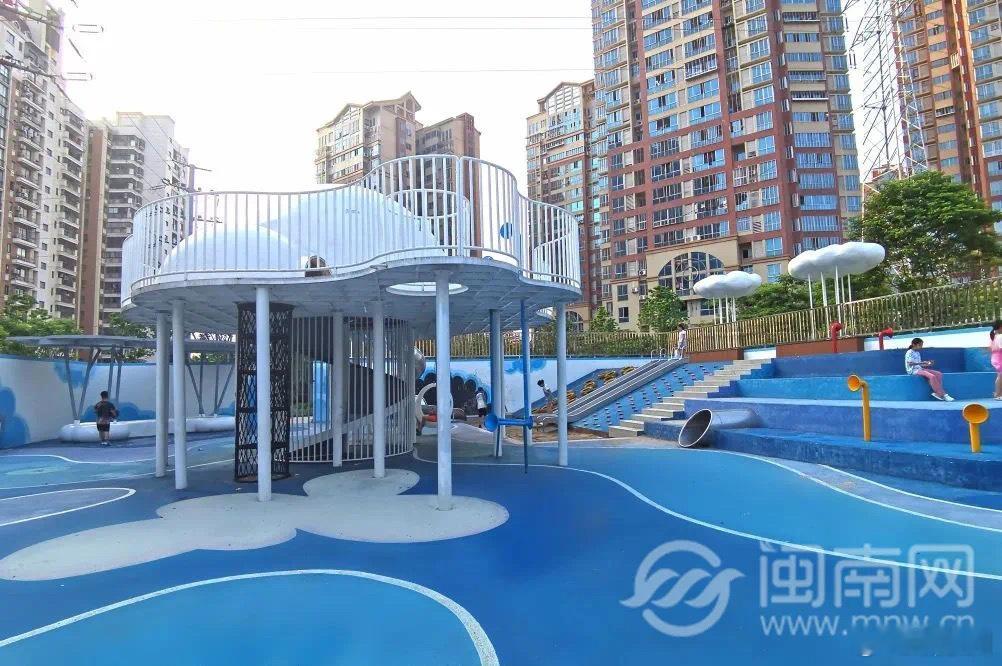 #泉州中心市区新添一座公园#云麓公园位于丰泽区云山社区，西临云山小区，南邻铭人大