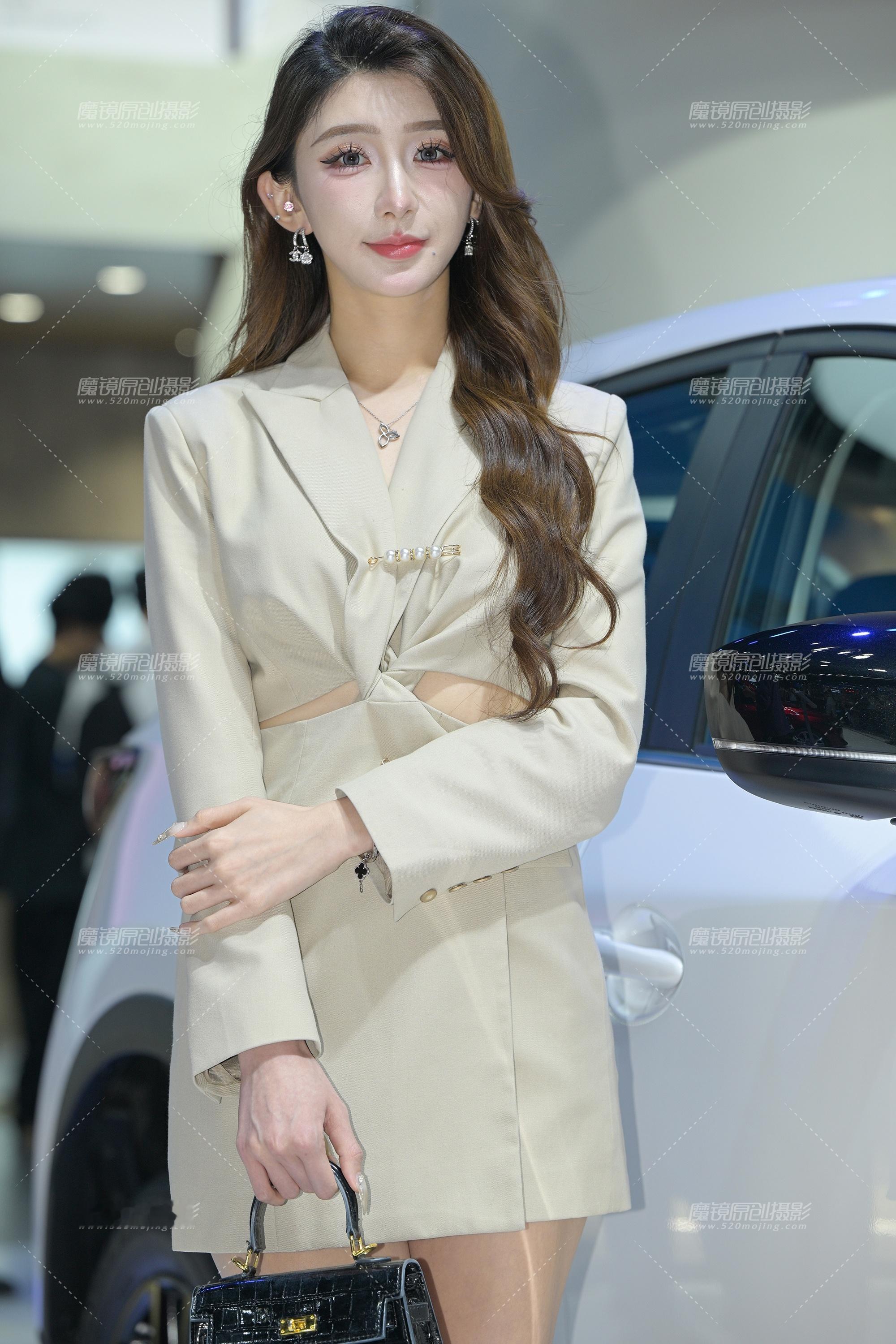美女车模 