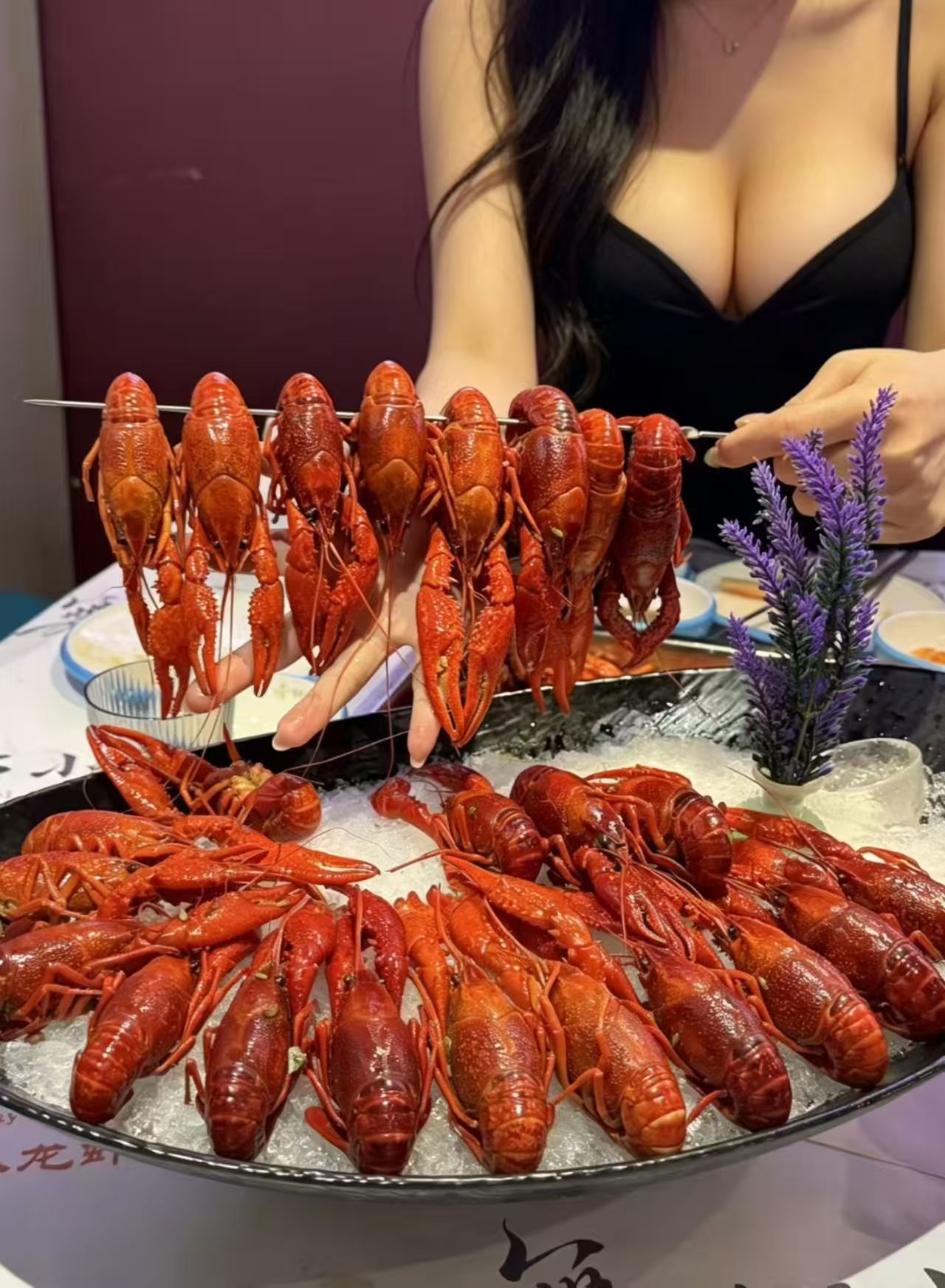 昨天有个朋友告诉我，江南西有家饭店小龙虾超赞 广州
