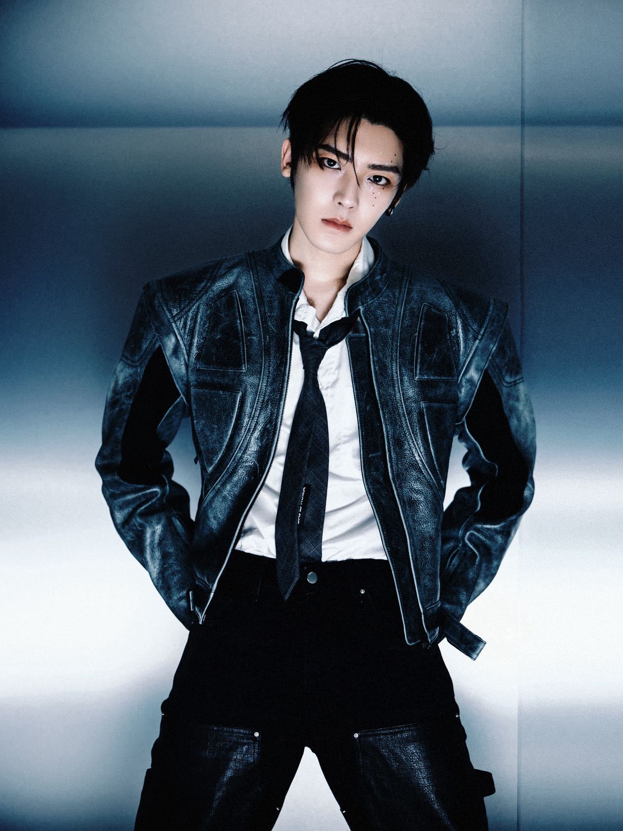 侯明昊演唱会门票定价 侯明昊唱跳稳、舞台内容足，以前演出热度一直在线，这次还是正