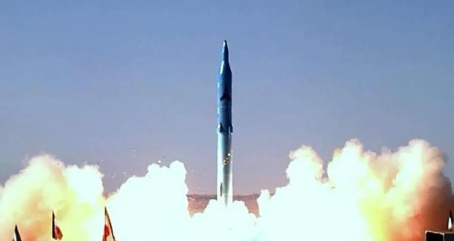 伊朗伊斯兰革命卫队中央总部发言人阿里·法达维表示，伊朗武装部队已经摧毁了美国在中