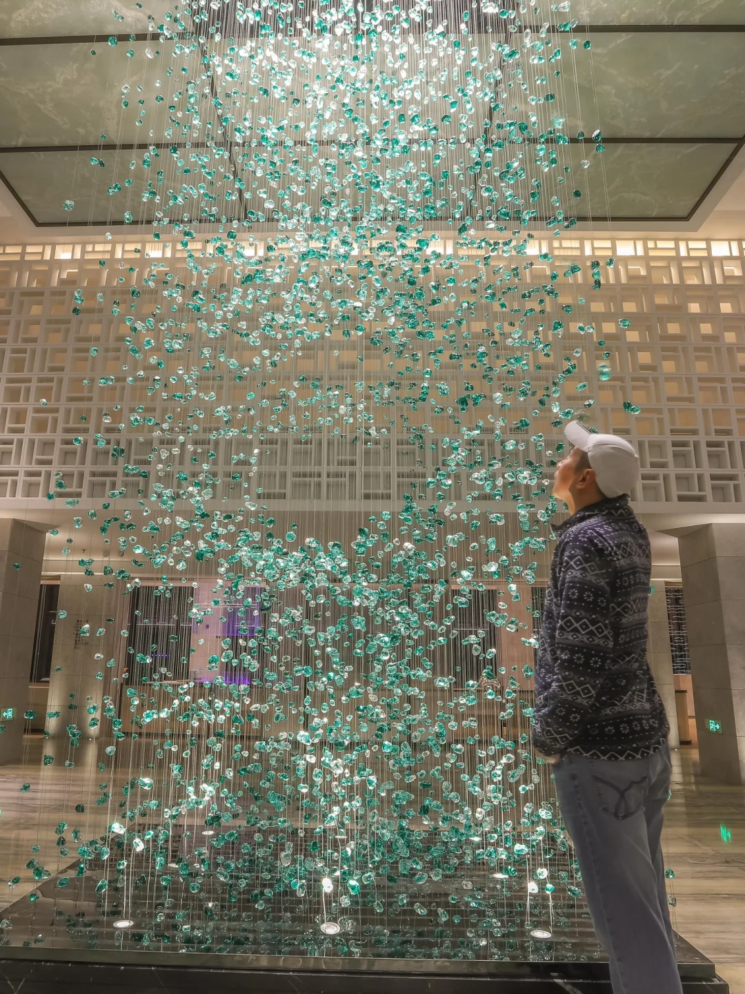 天气凉快，自驾周边游去享受泡温泉也成了不少家庭出行的最佳选择。