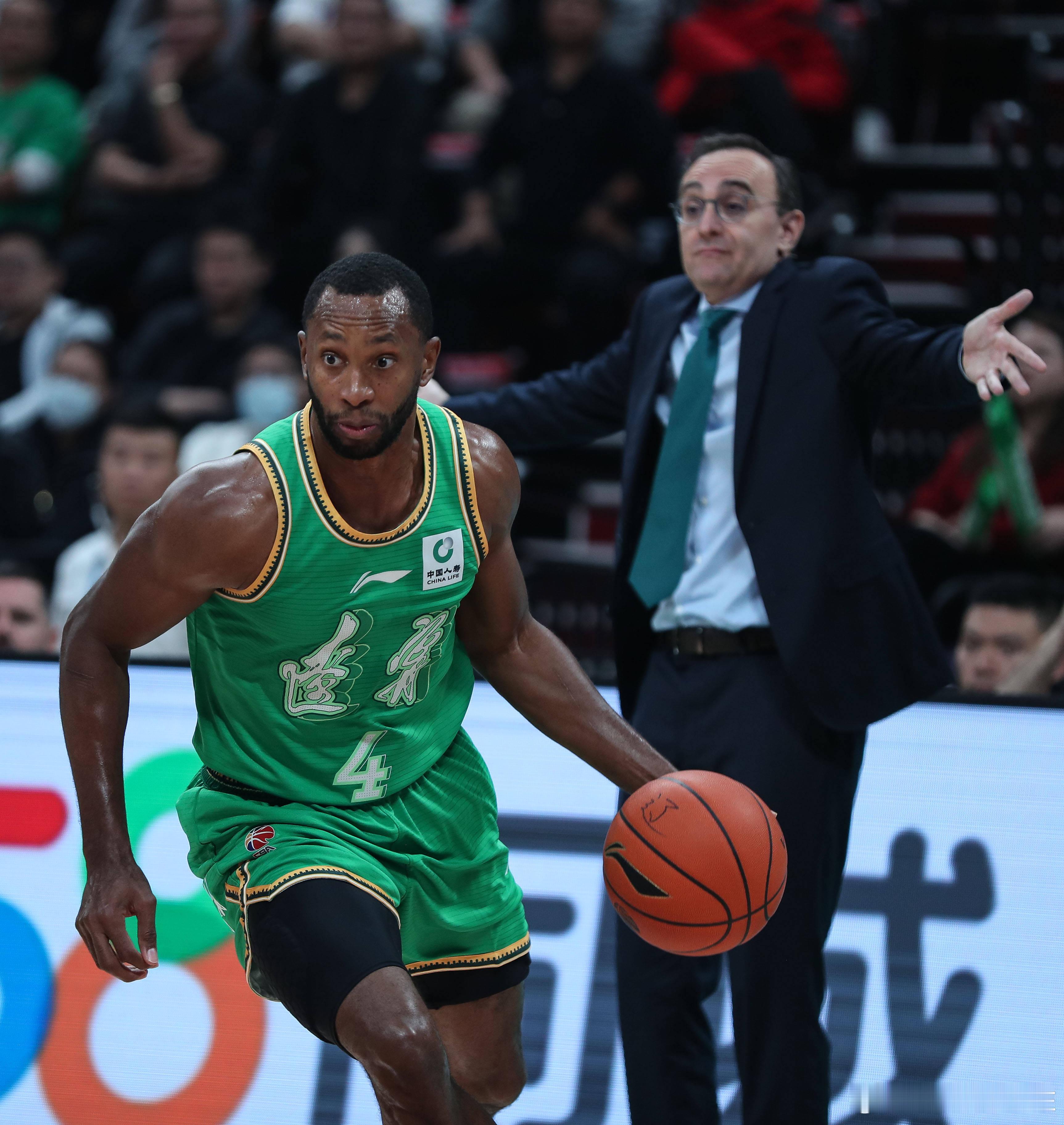 辽篮终于赢了山东！话说弗格不走？早就赢了！ 大连