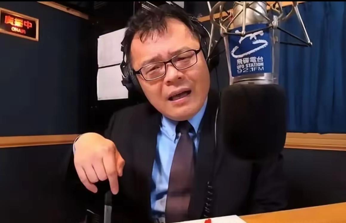 台湾名嘴陈辉文认为，郑丽文，韩国瑜，蒋万安等揪着民进党的《台独党纲》不放，既看不
