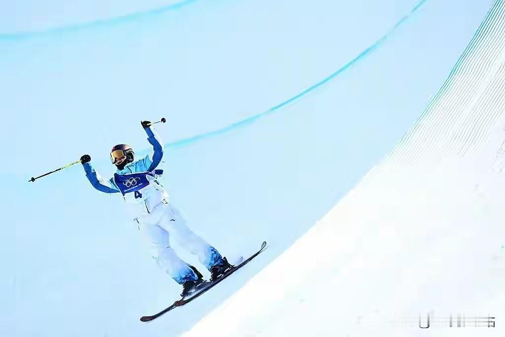 谷爱凌，是锦鲤上身，又差点与金牌无缘？

当时阅读《扬子晚报》新闻，说自由式女子