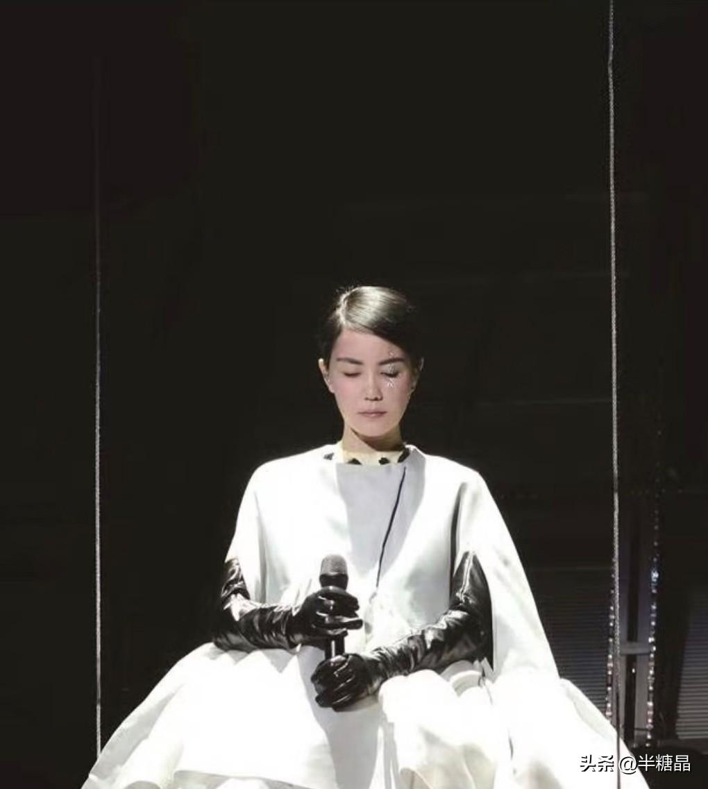 [万柿如意]王菲是少有的做到了感情只是两个人的事。菲姐周围的女生都跟她长期稳定几