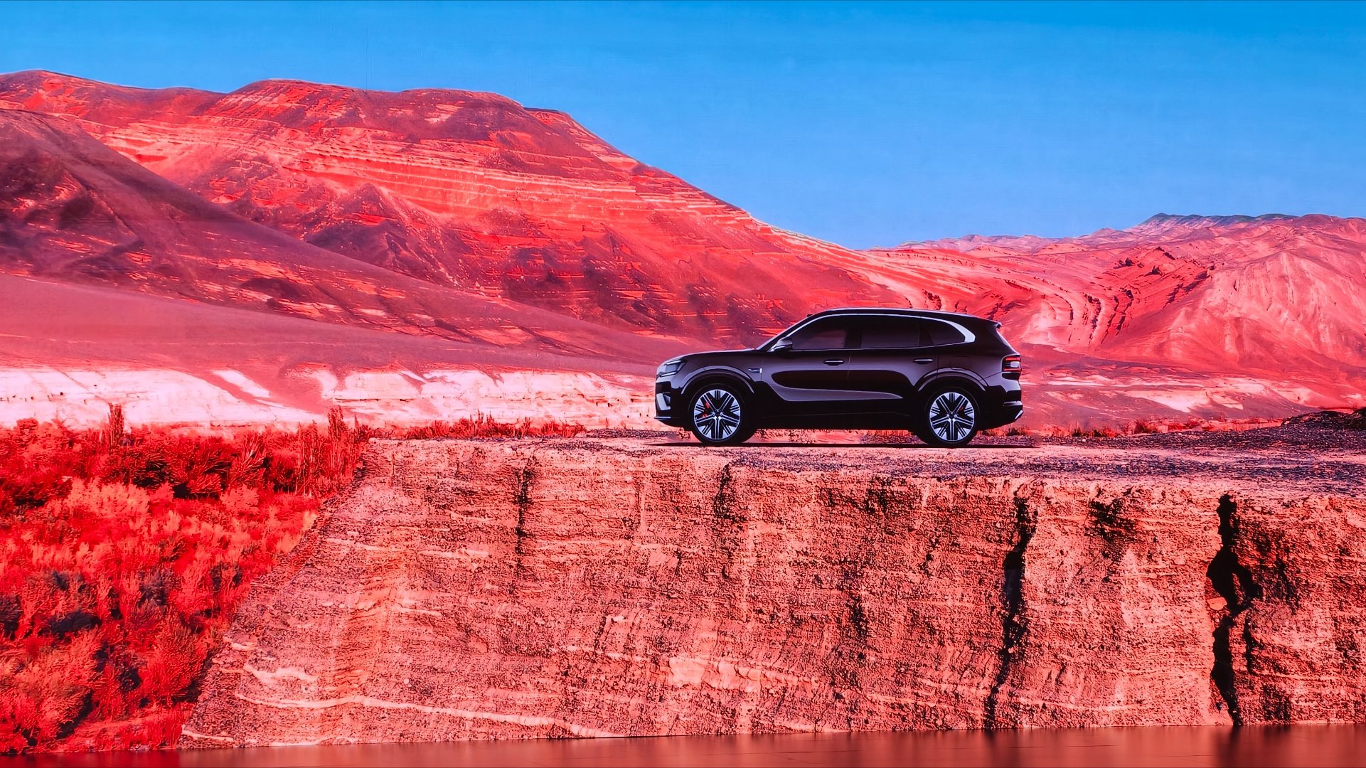 极氪8X 极氪8X是2秒俱乐部中唯一的混动车型！这表中还有辆混动车型极氪9X，但