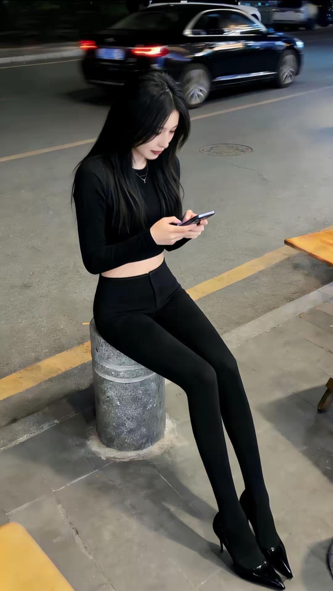 人生哪有都如意
万事只求半称心
风雨过后见彩虹
平凡日子也从容
别为小事愁白头