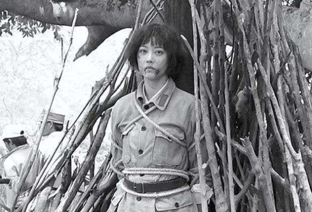 她所怀的，是军长熊厚发的骨血。这个身份，让活下来变得比赴死更难。马元海，这个盘踞