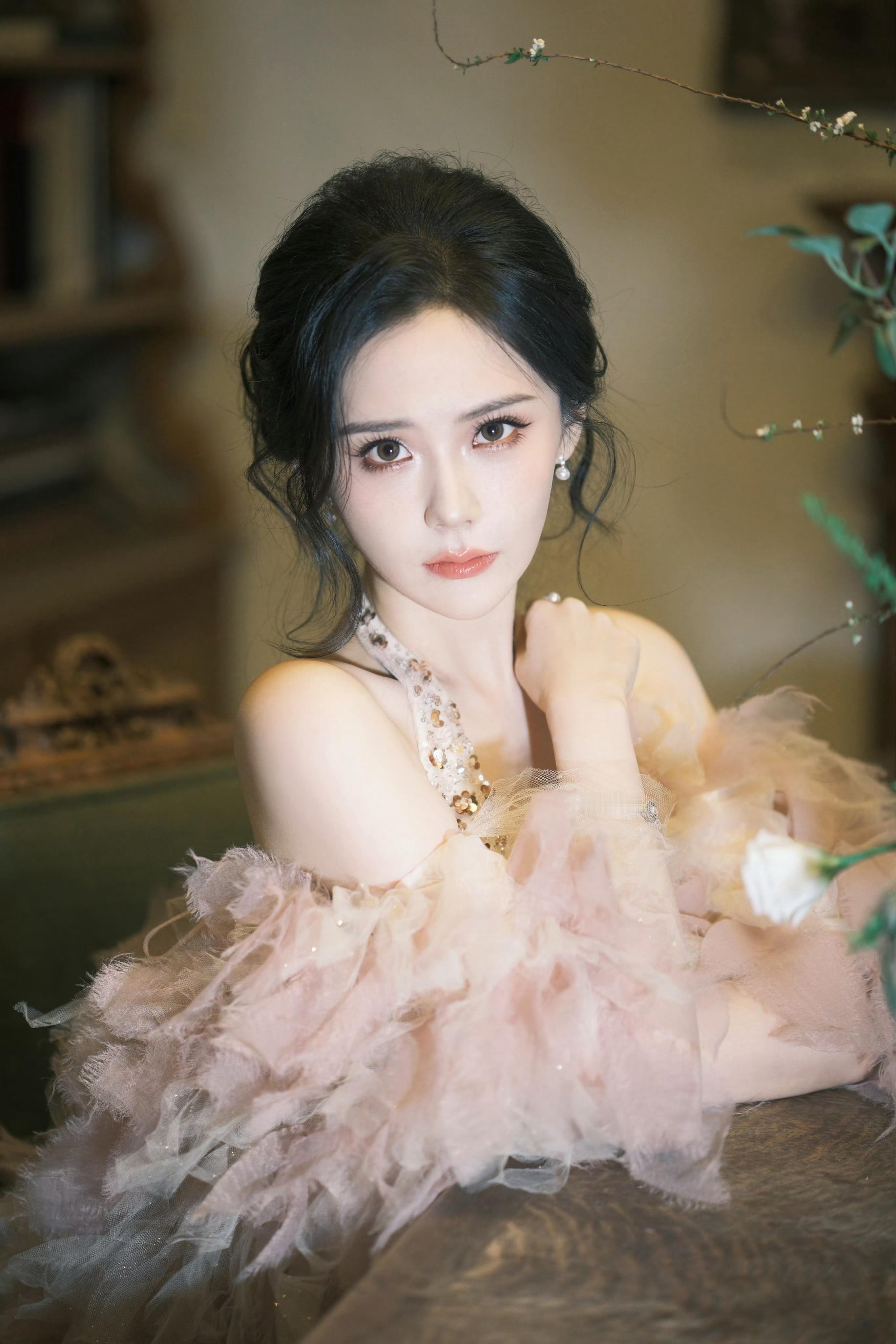 【王艺瑾】搜狐时尚盛典 .王艺瑾首谈转型原因 王艺瑾搜狐时尚盛典红毯造型释出，O