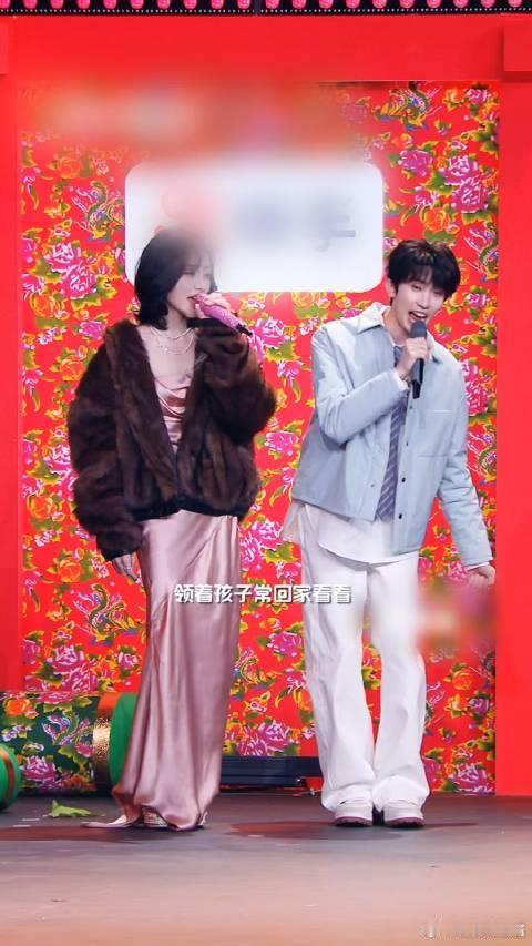 林墨到底在开心些什么  看林墨直播像打开快乐盲盒，又是模仿闫佩伦，又是跳《我是奶