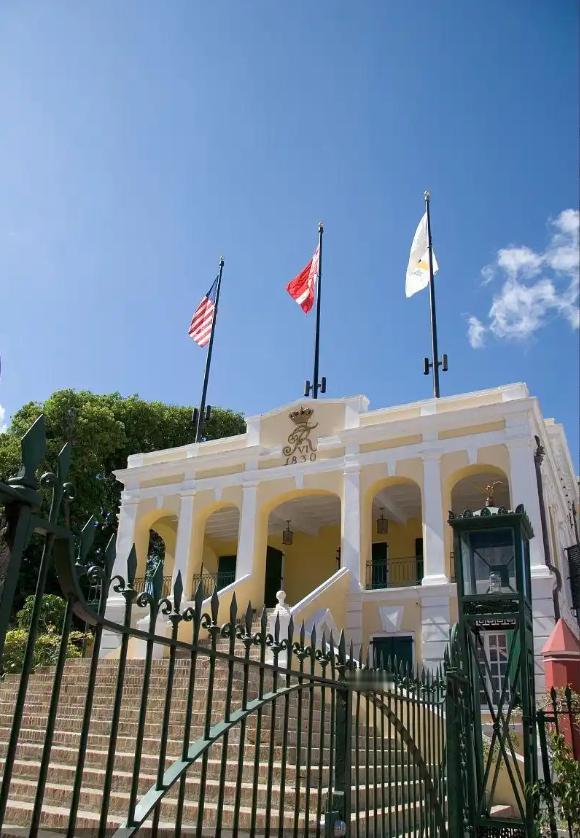 现在的丹麦比立陶宛都要狠，立陶宛为了投靠老美，只是得罪东方大国和俄罗斯，丹麦现在