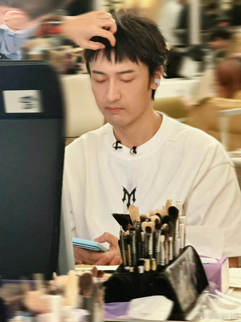 王传君披哥特邀表演指导、王传君快变成披哥舞台总监了披哥幕后宝藏王传君，自愿当特邀