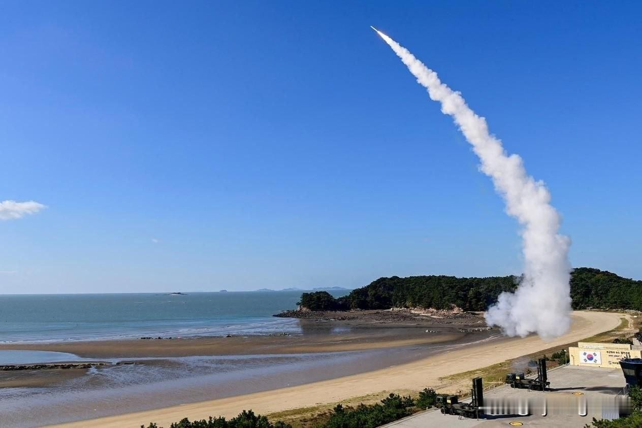 🚚🇰🇷 韩国部署新型M-SAM-II（天宫-II）防空导弹系统

8月3日