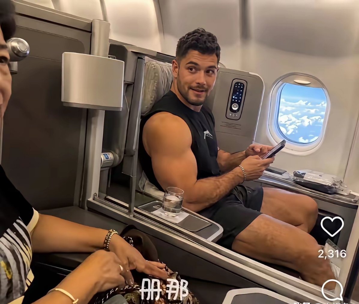 这么强壮的男子汉已经有男朋友了