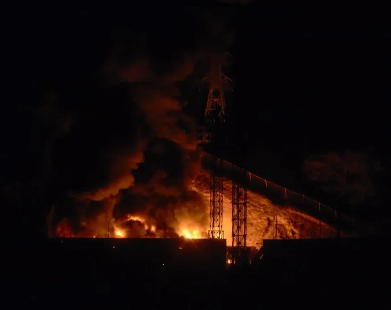 去年8月开始部署，外界翘首了几个月，这一刻就这么突然来临。

Trump已发帖：