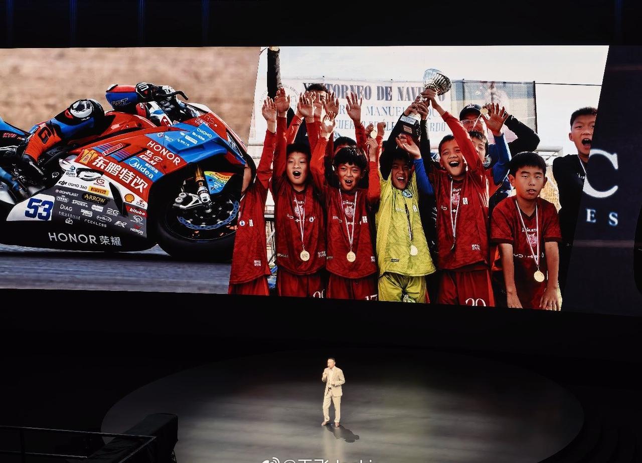 全球首款机器人手机荣耀Robot Phone 要来了

李健登场。

荣耀机器人