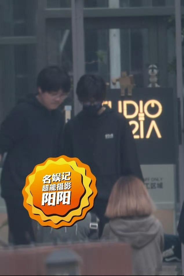 #私生在时代少年团车上装定位# ？？ ​​​