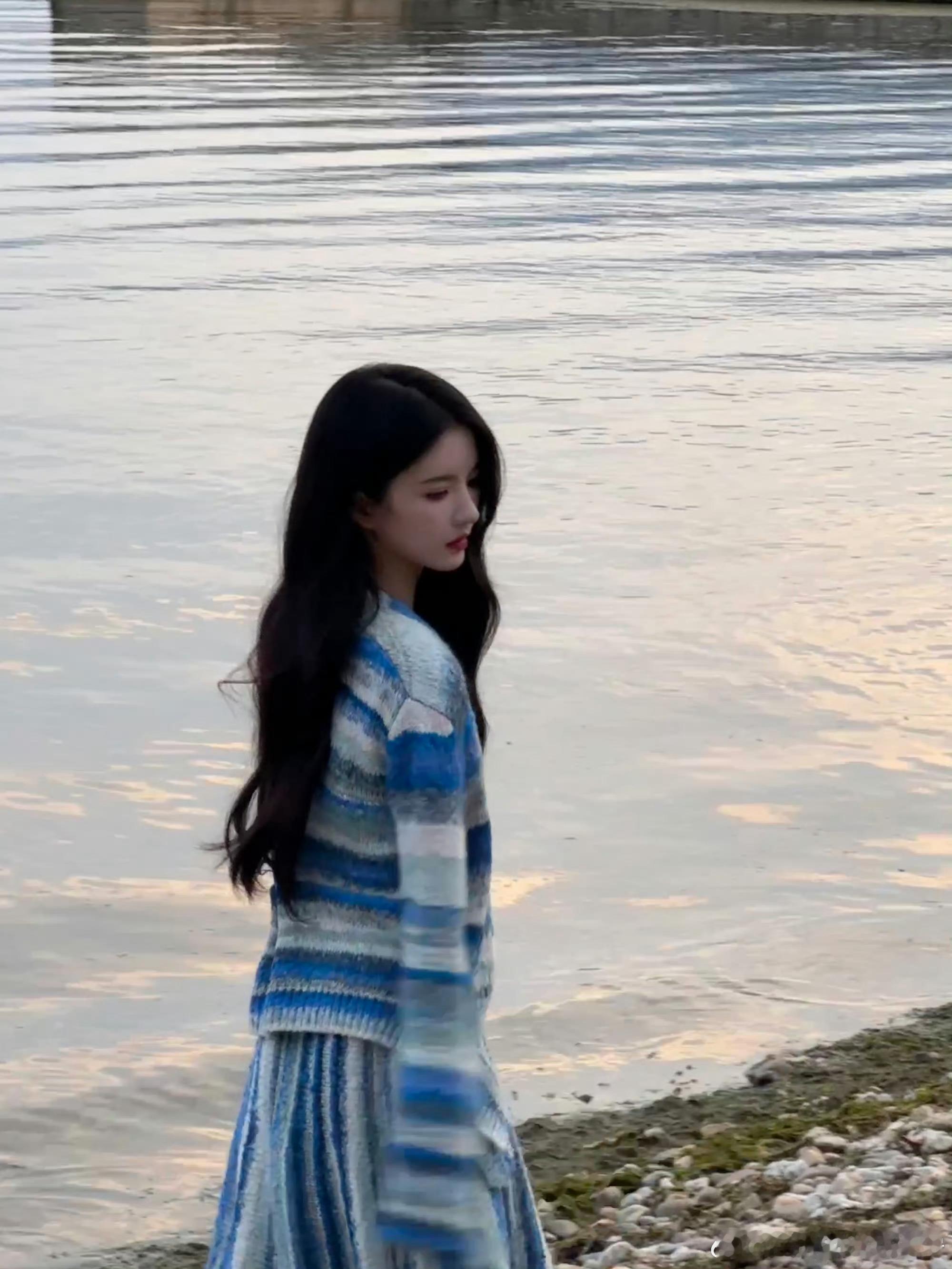 #刘大锤曝何与刘些宁恋情#这俩人是不是之前发dy发错地方了然后秒删的那两位？看起